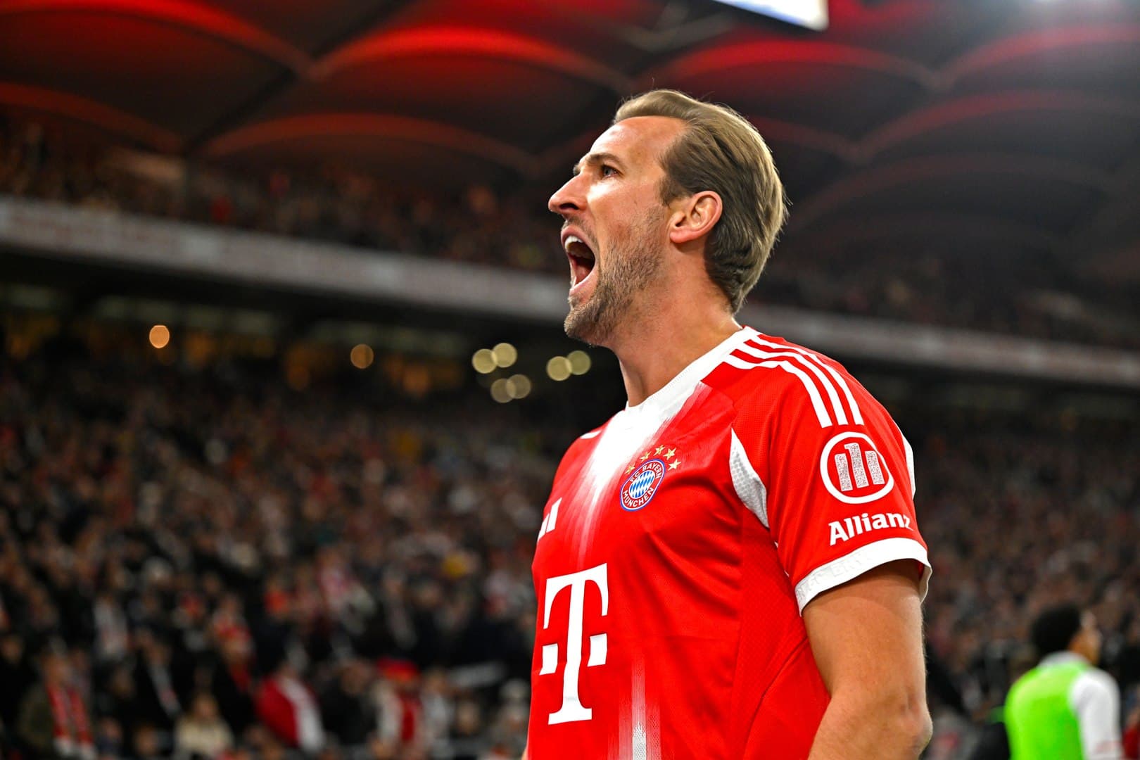 Kane Scores Hat Trick as Bayern Dominates Stuttgart