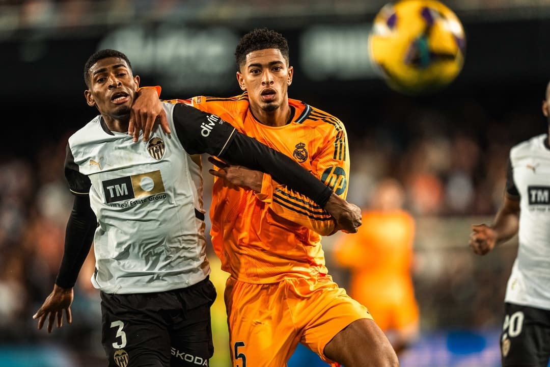 Arsenal recrute le défenseur Mosquera de Valence